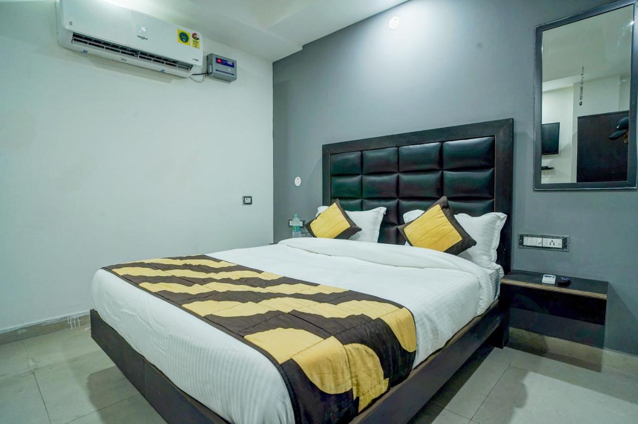 Hotel Red Snapper Couple Friendly At West Delhi Nueva Delhi Exterior foto