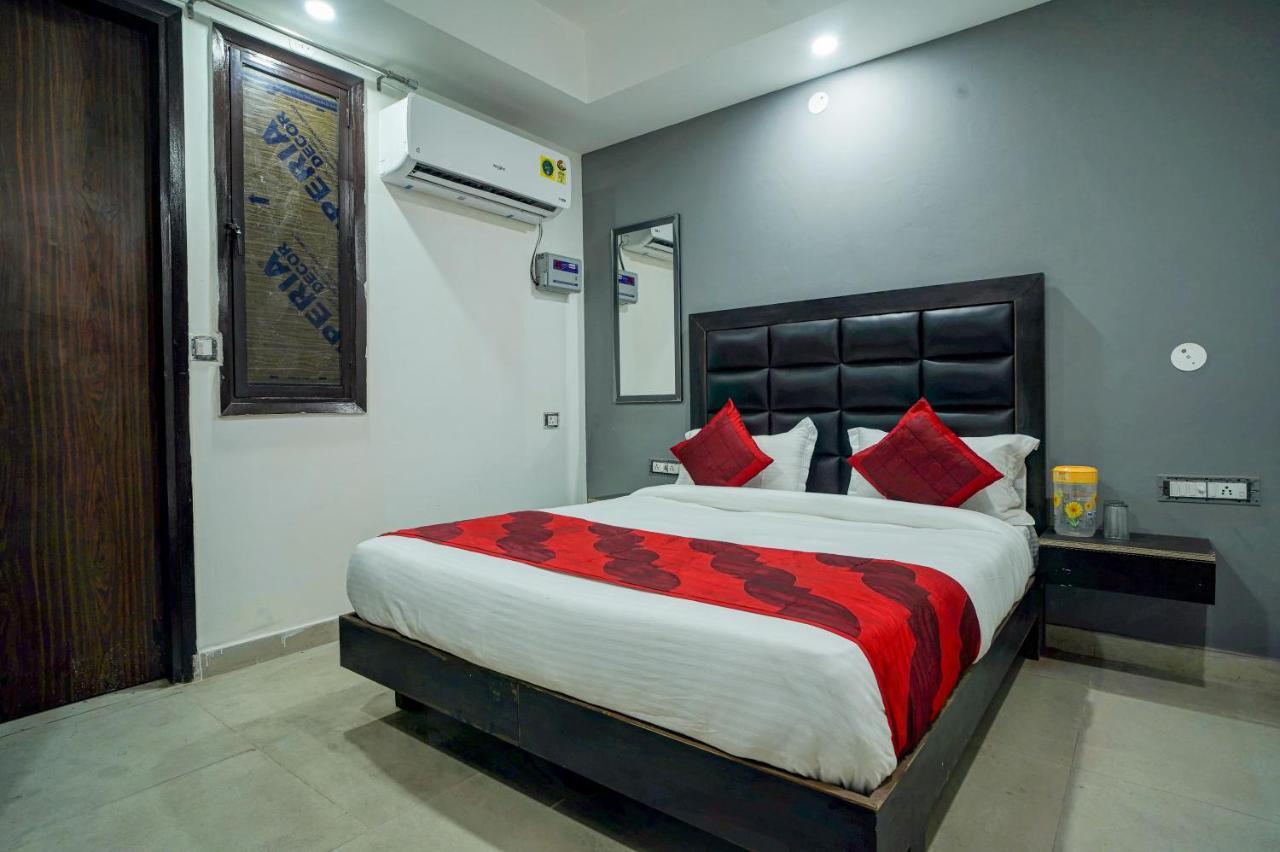 Hotel Red Snapper Couple Friendly At West Delhi Nueva Delhi Exterior foto