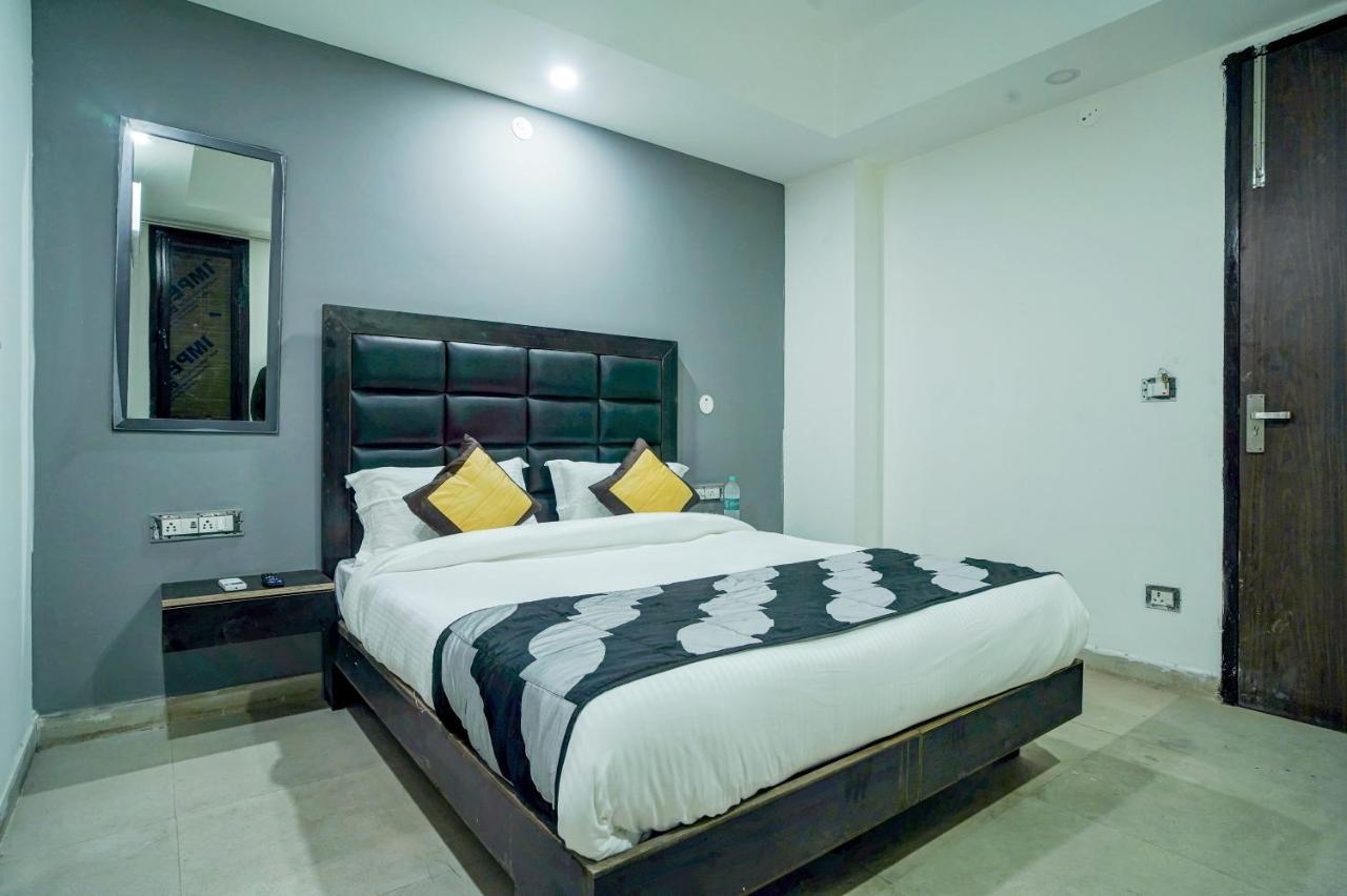 Hotel Red Snapper Couple Friendly At West Delhi Nueva Delhi Exterior foto