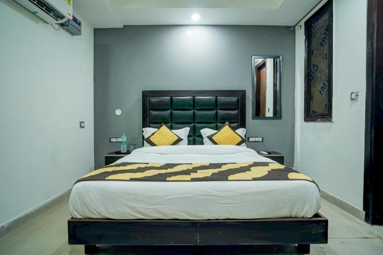 Hotel Red Snapper Couple Friendly At West Delhi Nueva Delhi Exterior foto