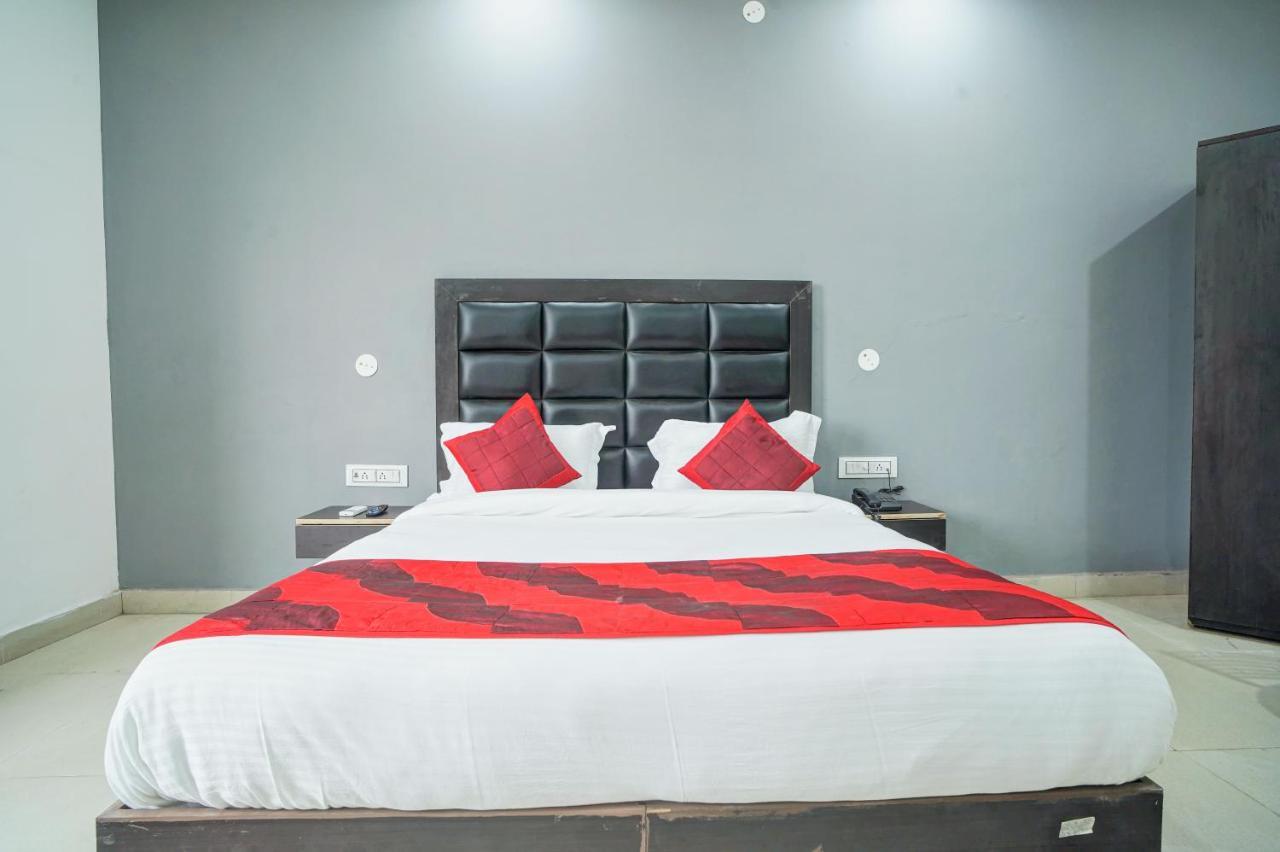 Hotel Red Snapper Couple Friendly At West Delhi Nueva Delhi Exterior foto