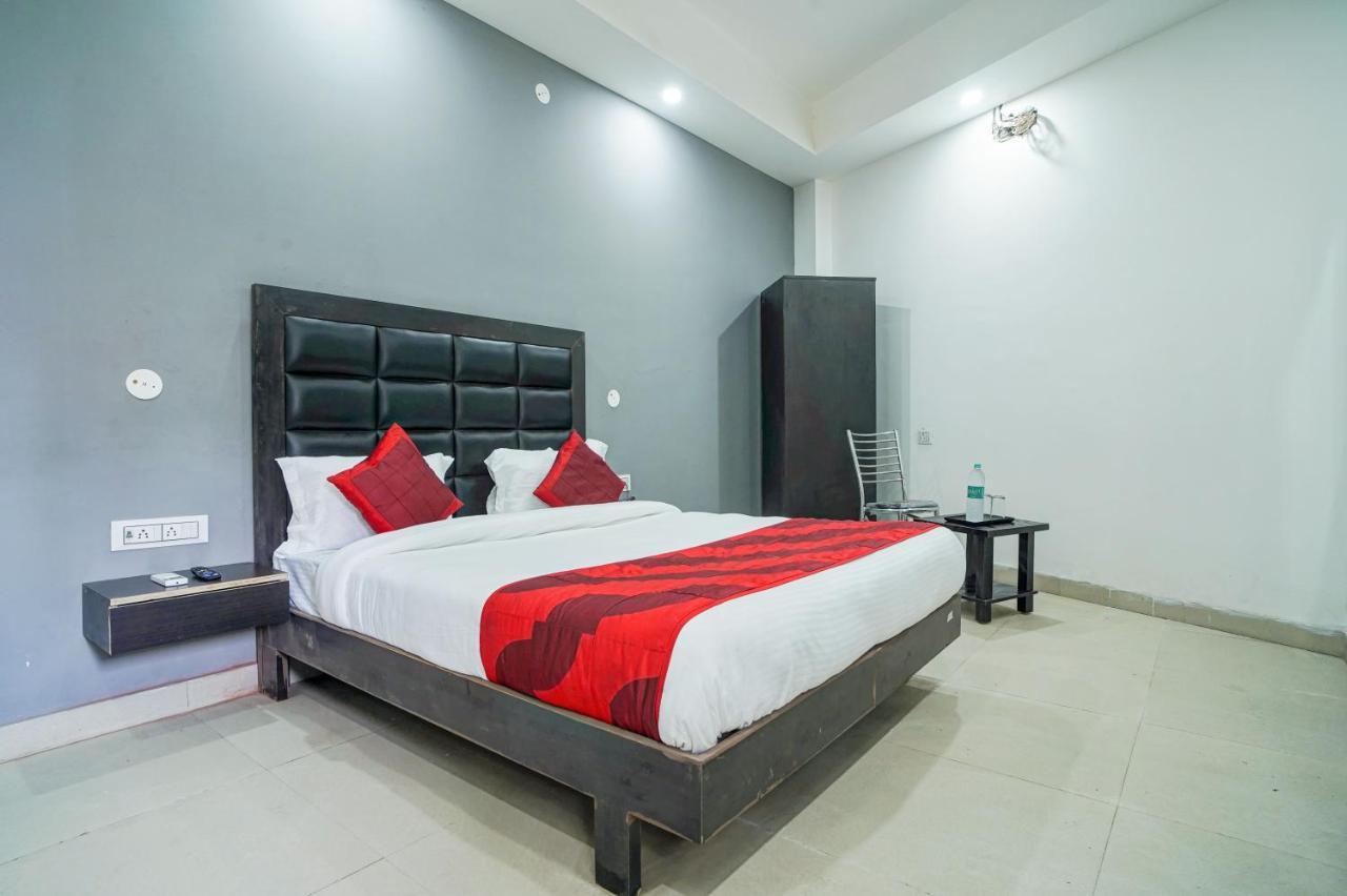 Hotel Red Snapper Couple Friendly At West Delhi Nueva Delhi Exterior foto