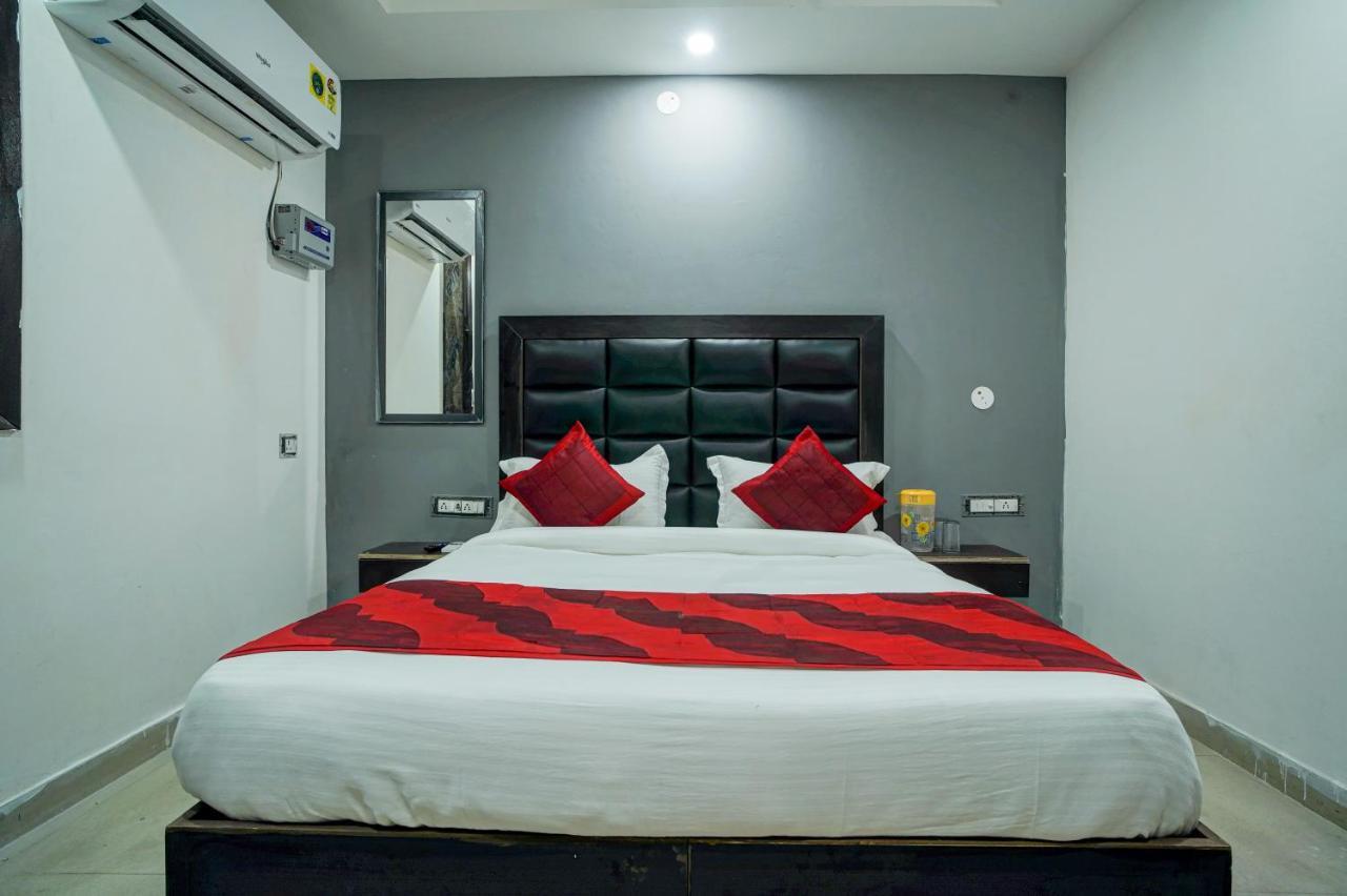 Hotel Red Snapper Couple Friendly At West Delhi Nueva Delhi Exterior foto