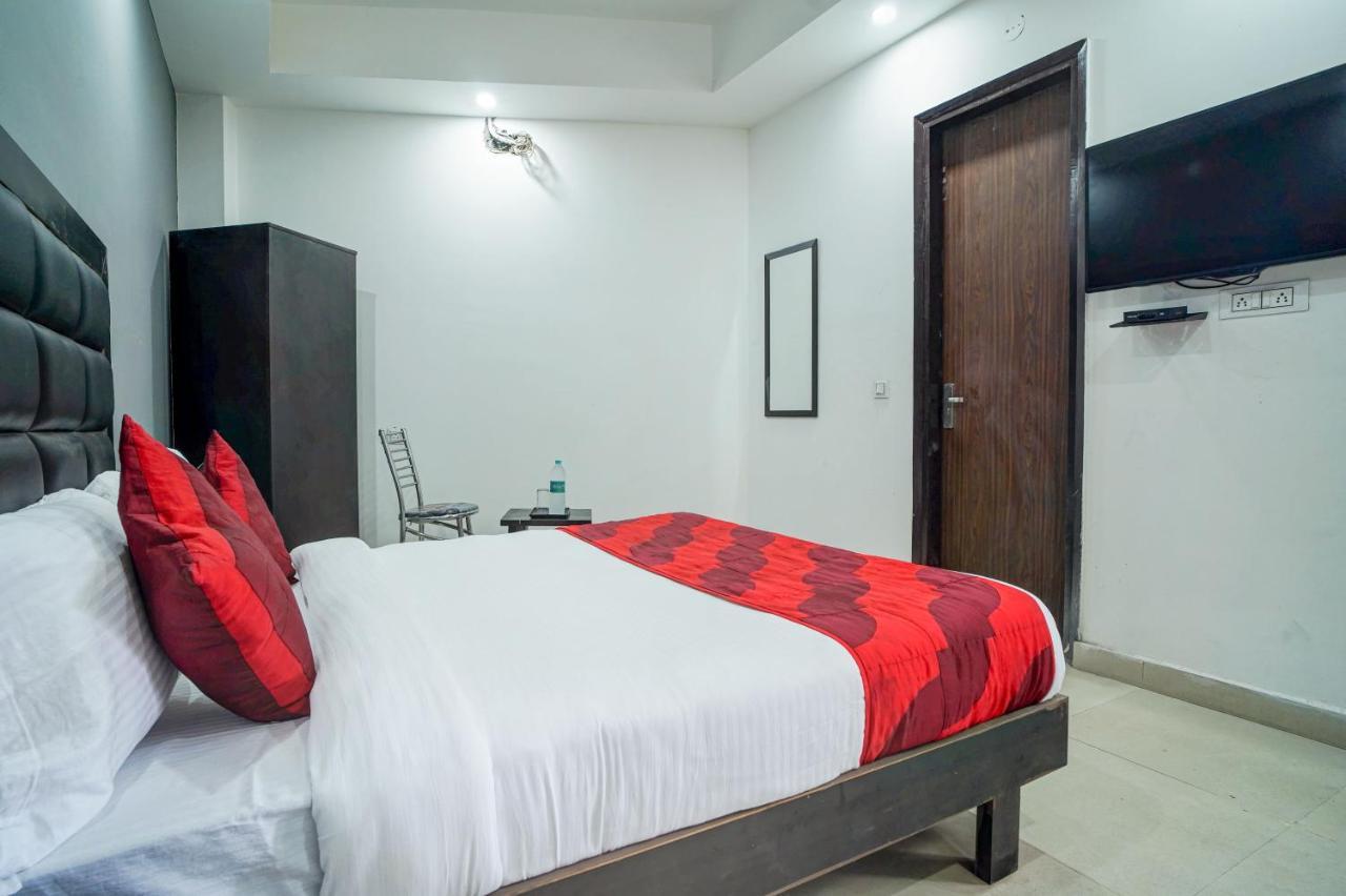 Hotel Red Snapper Couple Friendly At West Delhi Nueva Delhi Exterior foto